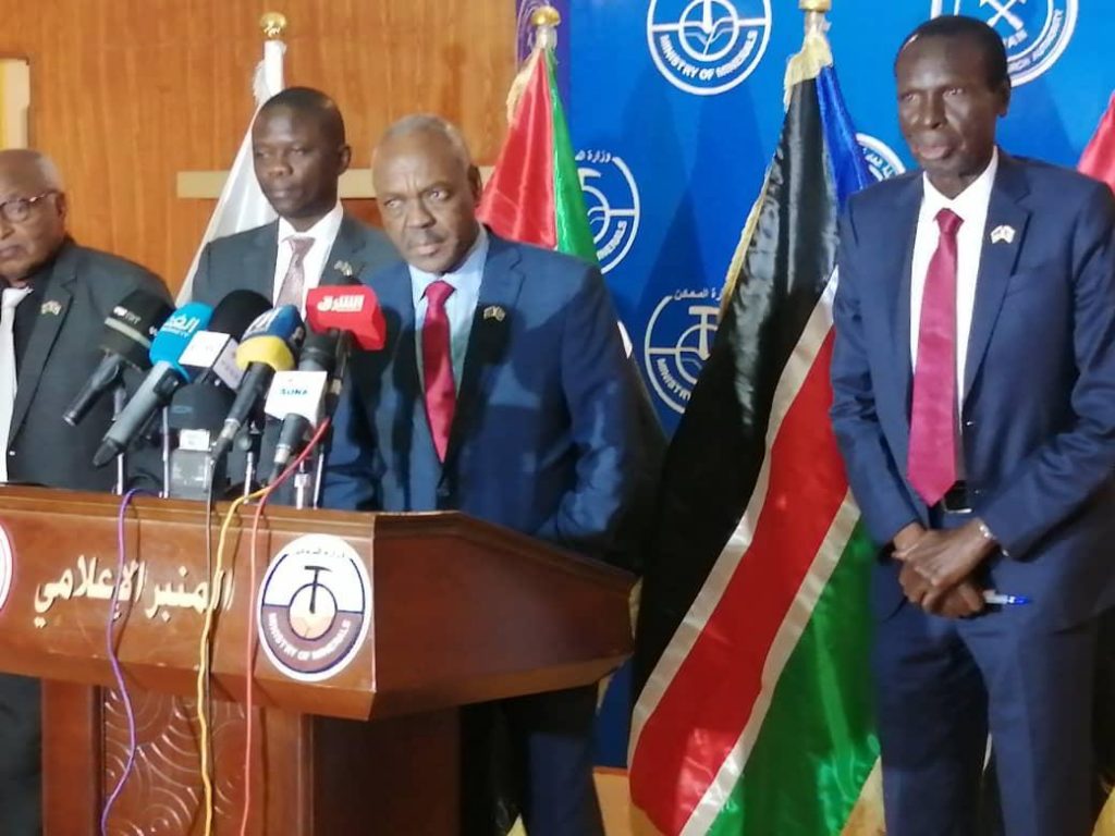 رئيس جهاز حماية المستهلك يبحث مع نظيره السوداني تعزيز التعاون وتبادل الخبرات 1 img 62aa0f71beebf1700590864
