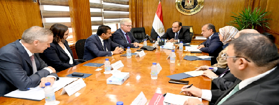 محافظ أسوان: المحافظة حجر الزاوية في مجال الطاقة الجديدة والمتجددة لتحقيق التنمية المستدامة 1 khaligyoun743691699793883