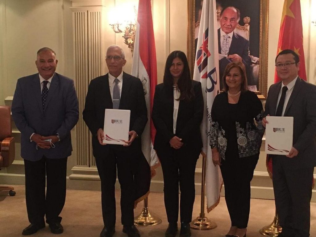 "البترول" توقع 3 اتفاقيات مع "هواوي" لدعم التحول الرقمي وتدريب القيادات الشابة 1 received 18277425974052931699427227
