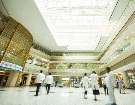 جلوبال (18): مستشفى Bundang بجامعة سيول الوطنية (SNUBH) تحصل على اعتماد GHA المرموق، الأمر الذي يعزز مكانتها كوجهة عالمية رائدة للرحلات العلاجية 1 seoul national university bundang hospital 41699472823
