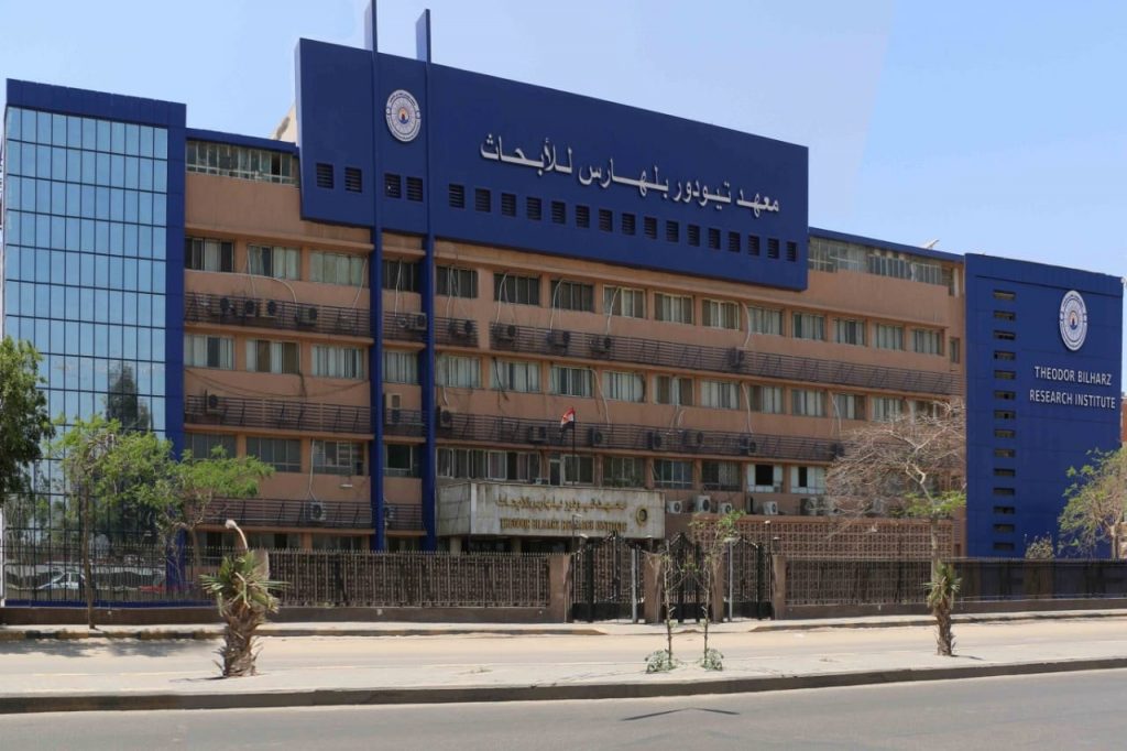 معهد تيودور بلهارس و"صيدلة" حلوان يوقعان مذكرة تفاهم في مجال الأبحاث الصحية والدوائية 1 tbri1700758264