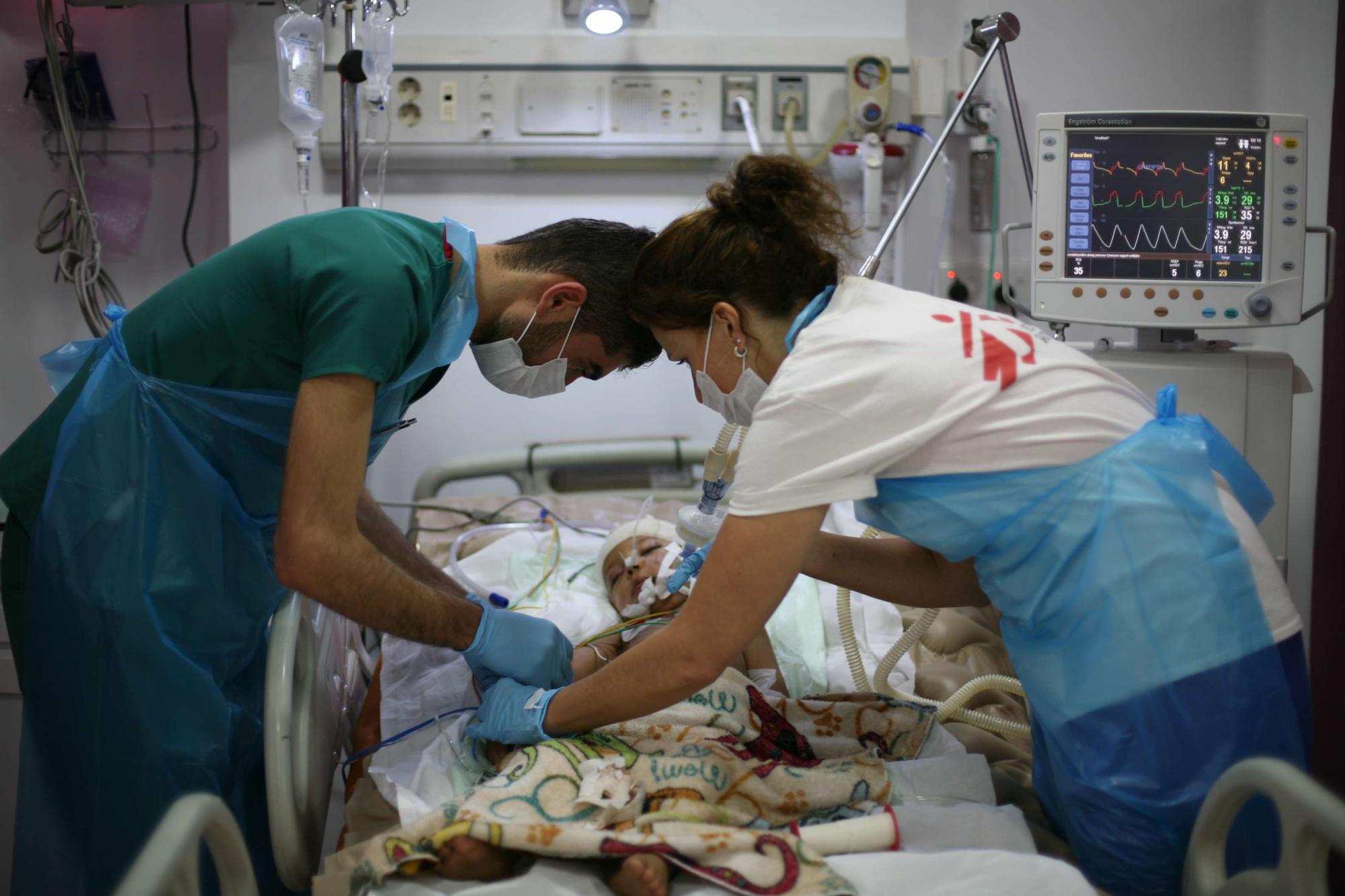 أطباء بلا حدود :137 من موظفينا وعائلاتهم بينهم 65 طفلا محاصرين بالقرب من مستشفى الشفاء 1 u4211b823fn3l3353c88lav61vm551wc1700302865
