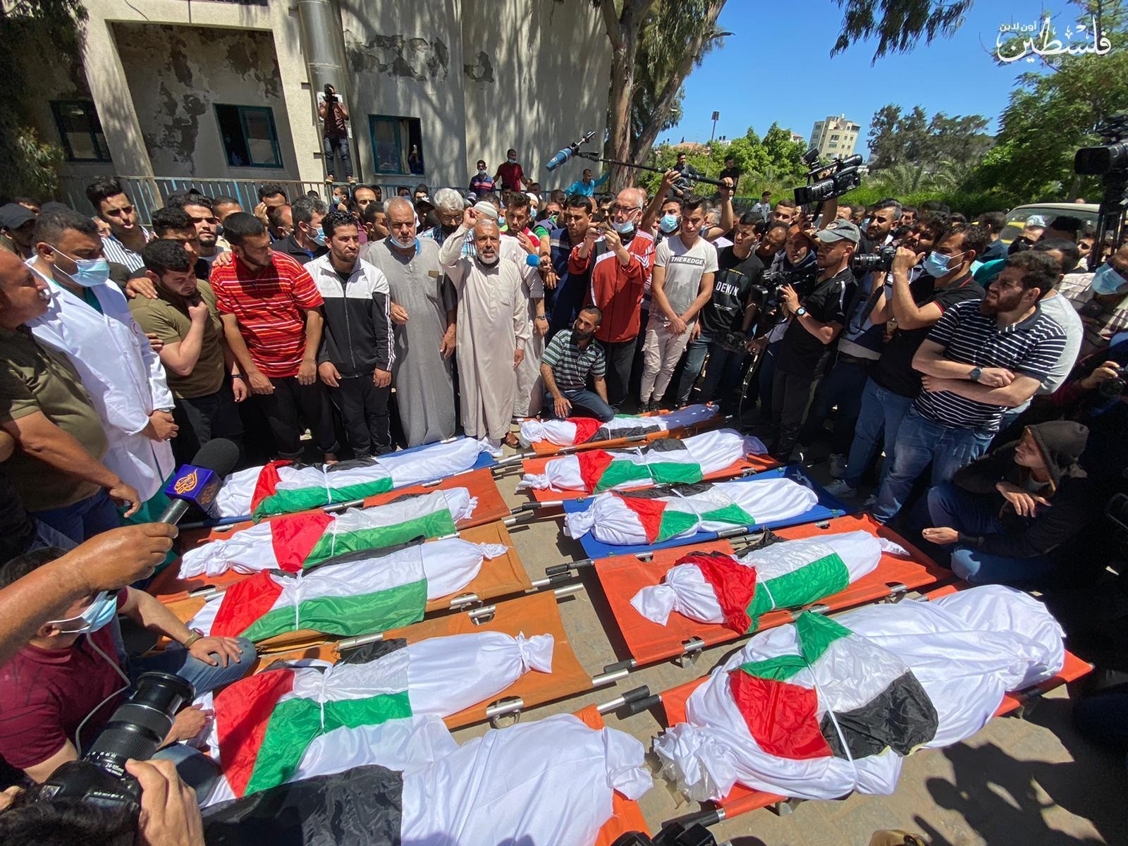 استشهاد مُراسل "تلفزيون فلسطين" محمد أبو حطب و11 من أفراد عائلته في قصف إسرائيلي على منزله في "خان يونس" 1 vdAro1698956462