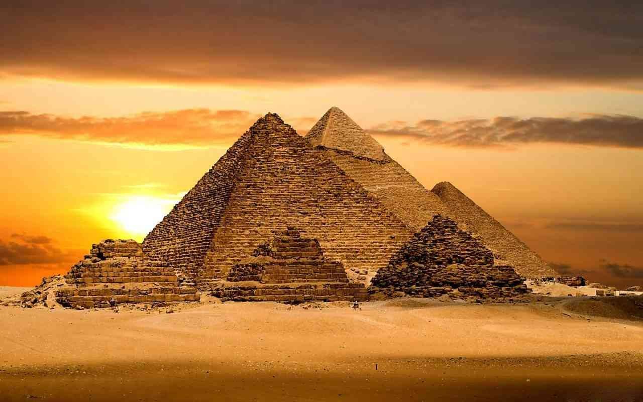"الأهرام": من الضرورى إحياء الأنشطة المدرسية لإبعاد الطالب عن الأفكار السيئة وأصدقاء السوء 1 Αίγυπτος Πυραμίδες