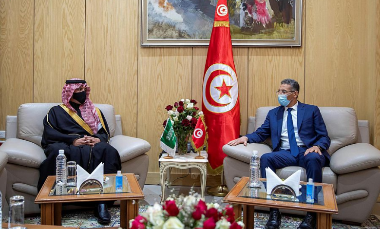 عبدالعزيز بن سعود يبحث مع وزير الداخلية التونسي التعاون الأمني1700865183