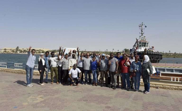 محافظ الوادي الجديد يلتقي وفدا من هيئة قناة السويس وشركة قطرية لتنفيذ مشروع استثماري 1 وفد الإعلاميين الافارقة2