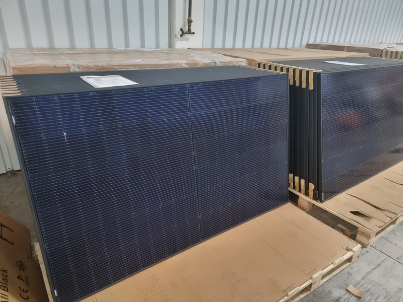 جلوبال (3): 640W+23.7%! شركة Huasun تكشف عن أول وحدات خلايا مستطيلة 210R غير متجانسة في العالم 1 01701673203