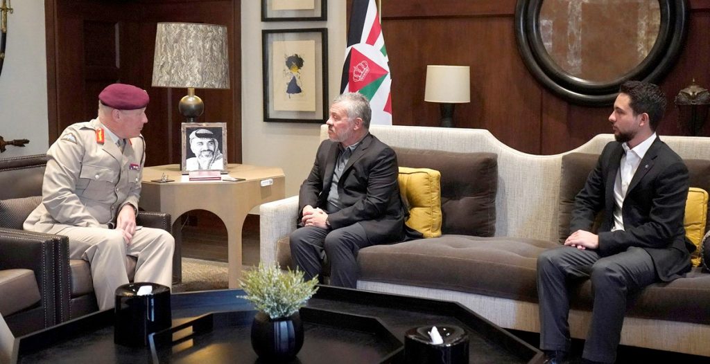 العاهل الأردني يبحث مع رئيس الأركان الباكستانية الجهود الدولية للحرب على الإرهاب 1 01fa875a a4c4 4610 a36e d7909099bc2d1702912204