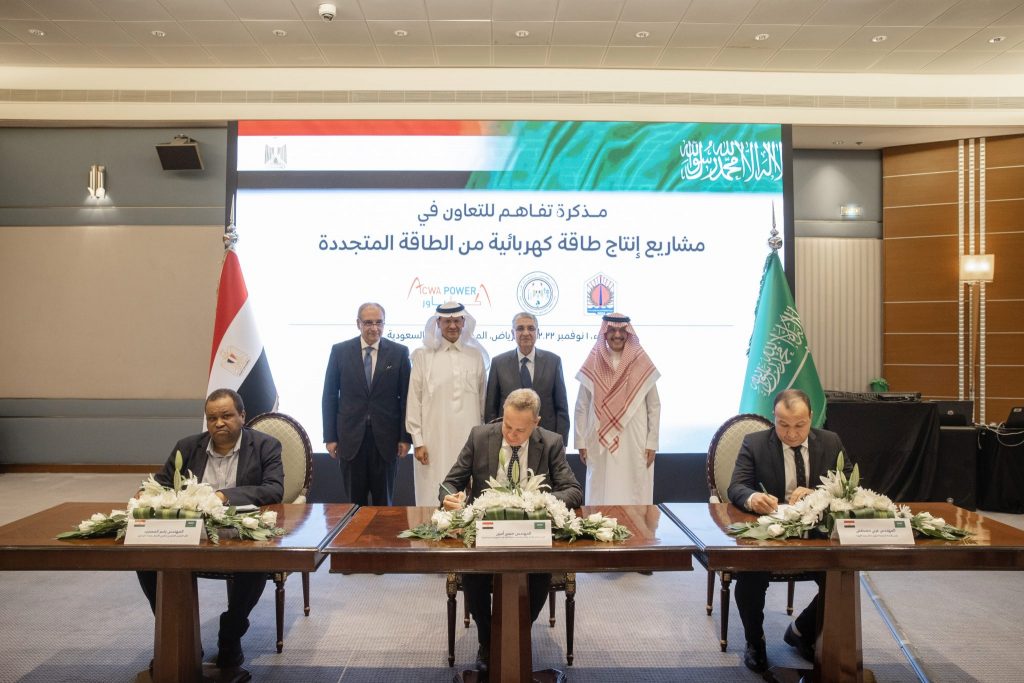 رئيس الوزراء يشهد توقيع مذكرة تفاهم لتطوير مشروع طاقة شمسية بقدرة 10 جيجاوات 1 1 2048x13651703668264