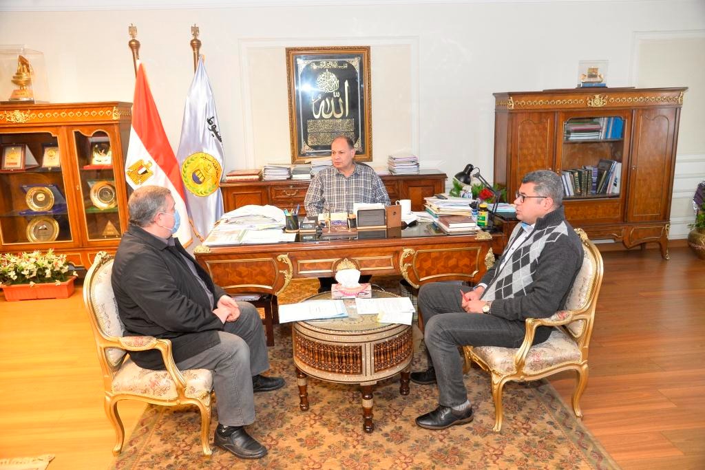 محافظ أسيوط: نعمل على جذب استثمارات جديدة واستغلال المساحات غير المستغلة بالمدن الصناعية 1 11111111111111111 11703416323