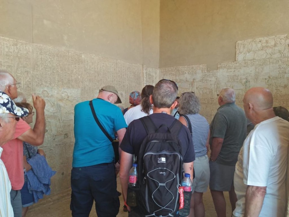 126546 المناطق الأثرية بالمنيا تستقبل وفدا سياحيا من دولة ألمانيا (1)1701876602