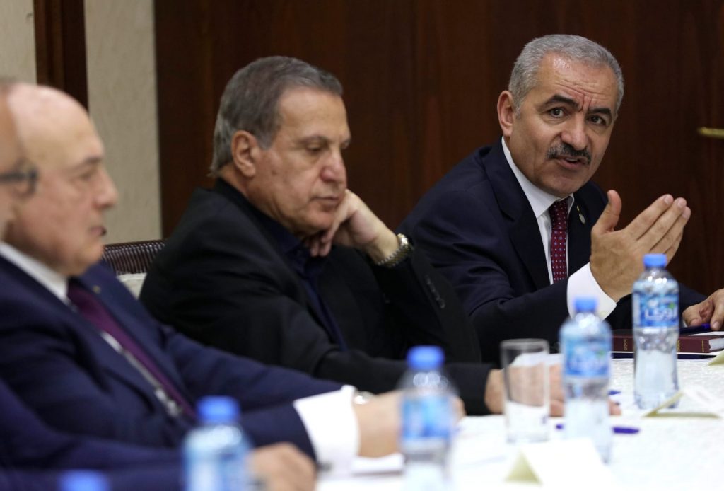 رئيس الوزراء الفلسطيني يُطالب بفرض عقوبات على إسرائيل 1 1351701702207743