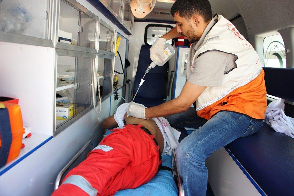 الهلال الأحمر الفلسطيني:الاحتلال يواصل استهداف الطواقم الطبية واسقاط العشرات من الشهداء والمصابين 1 150329232911703425803