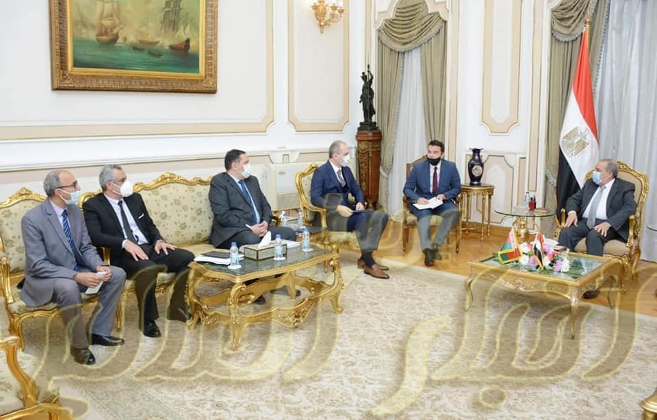 وزير الدولة للإنتاج الحربي يشهد توقيع اتفاقية تعاون بين "بنها للصناعات الإلكترونية" و"فيكتور" الروسية 1 155809299 259333055700268 1740311642662512510 n1701934262