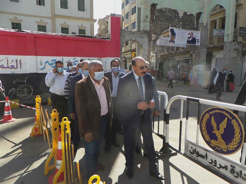 محافظ أسوان يؤكد وضع الاستعدادات النهائية لإجراء الانتخابات الرئاسية 1 162880 محافظ أسوان يتفقد اللجان1701803764