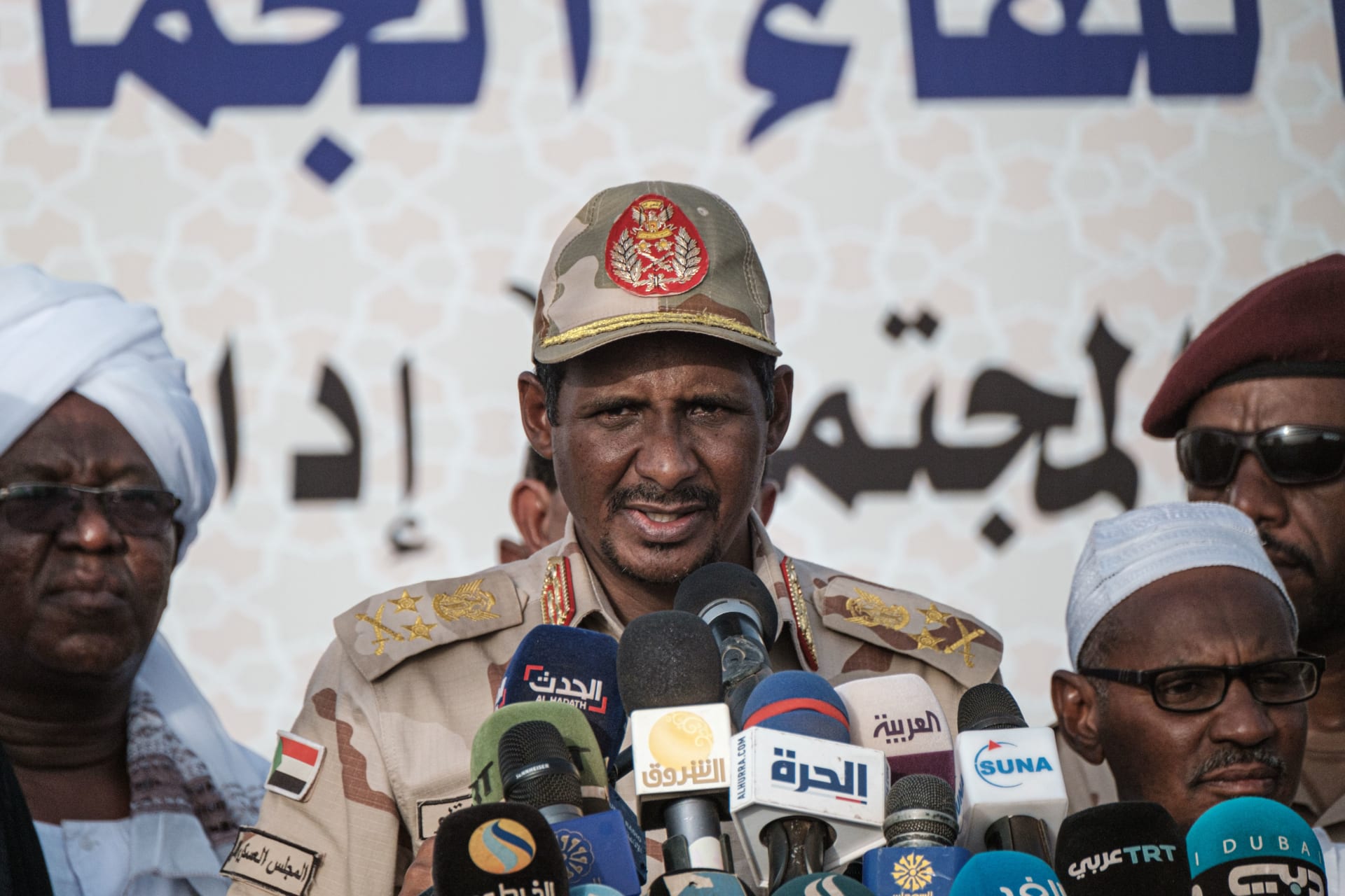 نائب رئيس مجلس السيادة بالسودان يستقبل ممثل مجموعة الحوار السوداني السوداني الشامل ويعلن عن مؤتمر لجمع شمل أهل السودان 1 1665521704037803