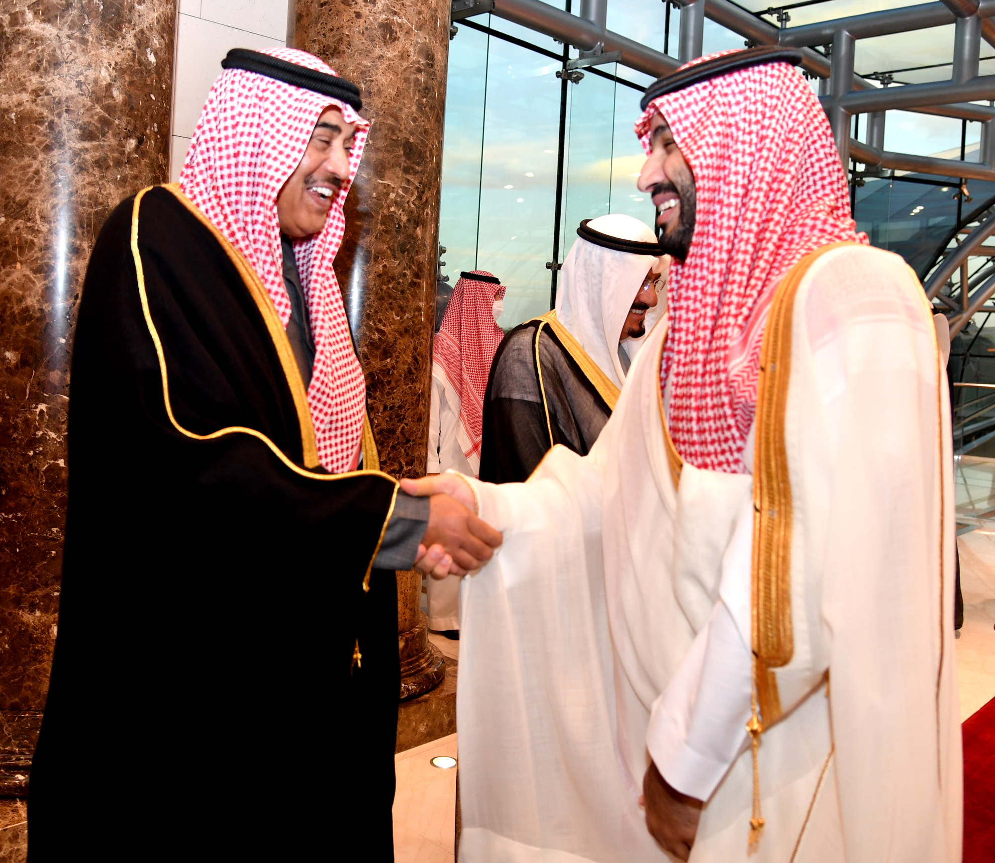ولي عهد السعودية يصل إلى الكويت لتقديم واجب العزاء في الأمير الراحل الشيخ نواف الصباح 1 17cd680c 58e5 424f a087 df31a67ab19d1702827304