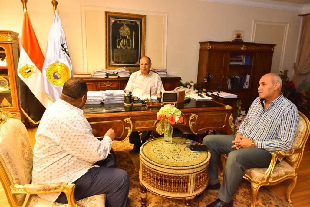 محافظ أسيوط: تطوير مواقف سيارات الأجرة ضمن أولويات خطة المحافظة لتحسين الخدمات المقدمة للمواطنين 1 19 2022 637943548249142969 9141703856663
