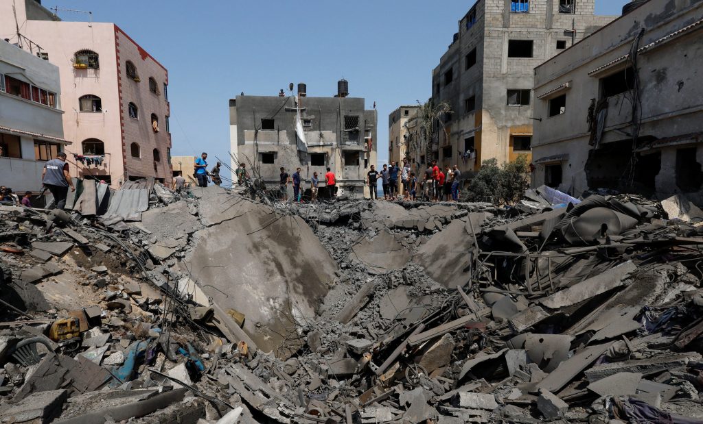 الرئاسة الفلسطينية: إسرائيل بعدوانها المتواصل على الفلسطينيين تلعب بالنار وتجر المنطقة لحروب قد لا تنتهي 1 2022 08 06T091539Z 244651544 RC2WQV96Y1OQ RTRMADP 3 ISRAEL PALESTINIANS GAZA1702559524
