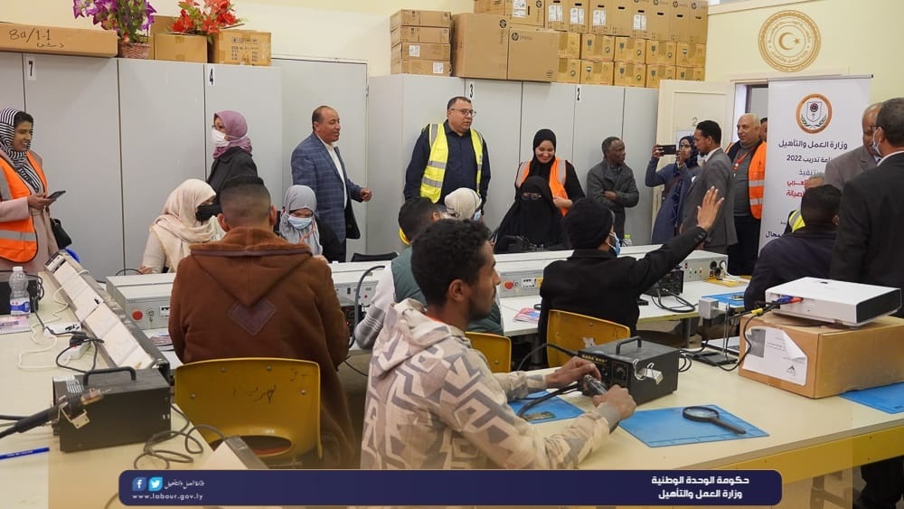 وزارة العمل تُطلق 22 برنامجًا تدريبيًّا مهنيًّا لتَدريب شباب 8 محافظات بالصعيد على 3 مِهن يحتاجها سوق العمل 1 274720236 304481518443958 127587353794971834 n1701461824