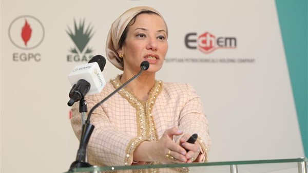 وزيرة البيئة تتابع مع العاملين بقطاع نوعية البيئة أهم الملفات وتقييم الوضع الراهن لها 1 2881702897385