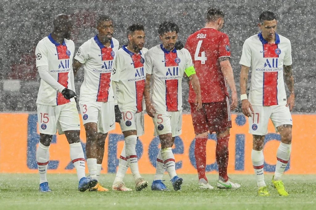 بعشرة لاعبين..باريس سان جيرمان يفوز علي لوهافر 2ـ0 ويعزز من صدارته للدوري الفرنسي 1 302929 فرحة لاعبي باريس سان جيرمان بالهدف الثاني1701615063