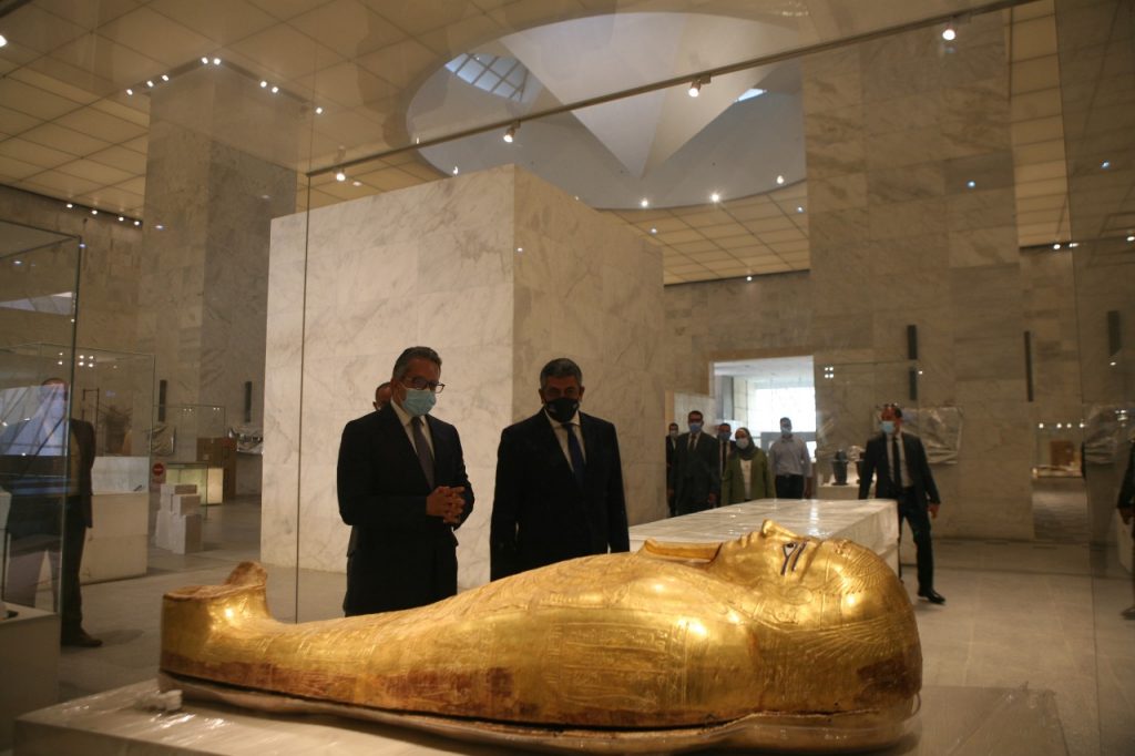 الأمين العام لرابطة العالم الإسلامي يزور المتحف القومي للحضارة 1 45804 51703097605