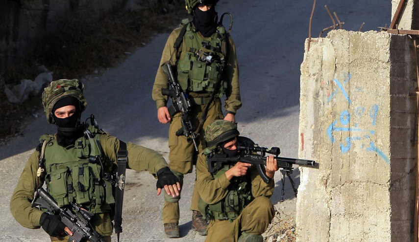 إصابة فلسطينيين اثنين بالرصاص خلال مواجهات مع قوات الاحتلال الإسرائيلي المُقتحمة لرام الله 1 6366466640783813411703722863