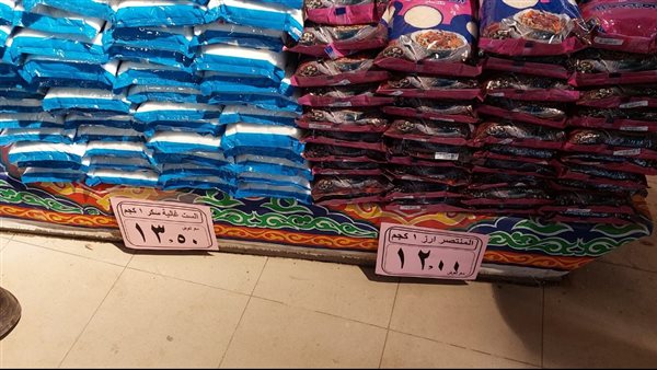 ضبط شخصين بالقاهرة لحجبهما أكثر من 5 أطنان سكر وأرز وزيت عن البيع للمواطنين لرفع أسعارها 1 7051701946683