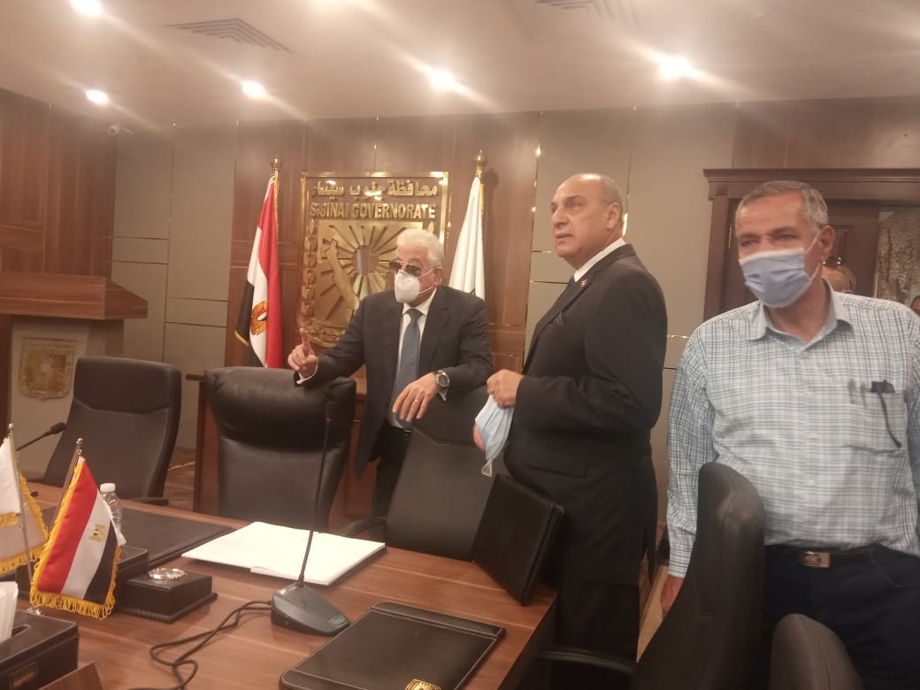 74775 محافظ جنوب سيناء يتابع الانتخابات من غرفة العمليات (1)1702310824