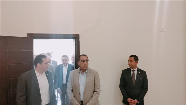 مدبولي يتفقد المنطقة الاستثمارية والمسرح المكشوف ومنطقة المطاعم والمولات التجارية بحدائق الفسطاط 1 7651701954422