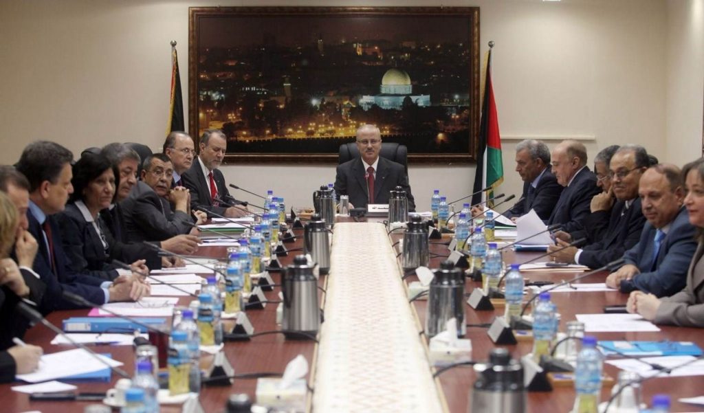 الحكومة الفلسطينية تؤكد رفضها الممر البحري المقترح بين قبرص وغزة.. وتقول "الإصرار عليه يعزز شكوكها حياله" 1 87786c46 08e3 4b3c 8549 97e90ff553621703702823