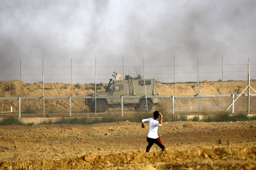 استشهاد 12 فلسطينيًا وإصابة العشرات جراء قصف إسرائيلي لمنزل جنوب قطاع غزة 1 958031702358583