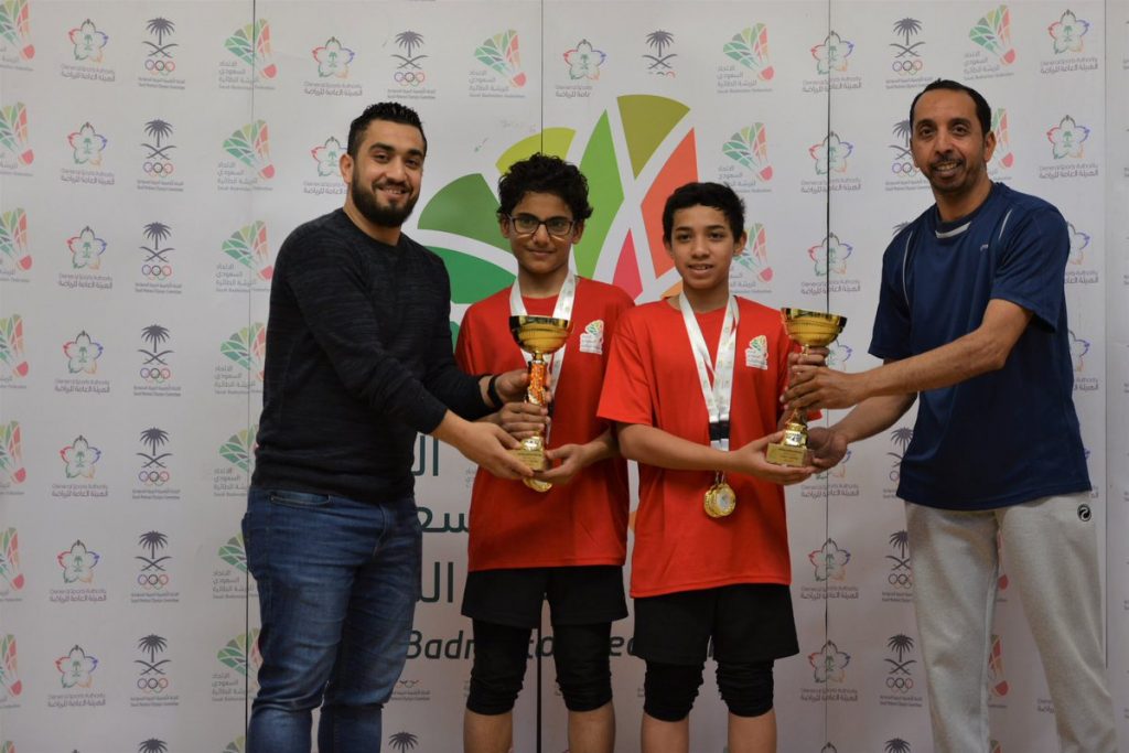 اتحاد الريشة الطائرة يكرم منتخب الناشئين بعد حصد 7 ميداليات في بطولة إفريقيا 1 DziOfC3X4AUMQKW1703349905