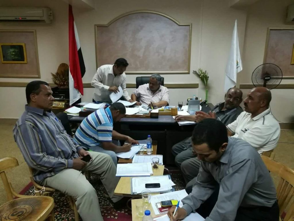 محافظ الوادي الجديد: بحث تظلمات المُتقدِمين للحصول على كارت الخدمات المتكاملة 1 FB IMG 15073832365941703620743