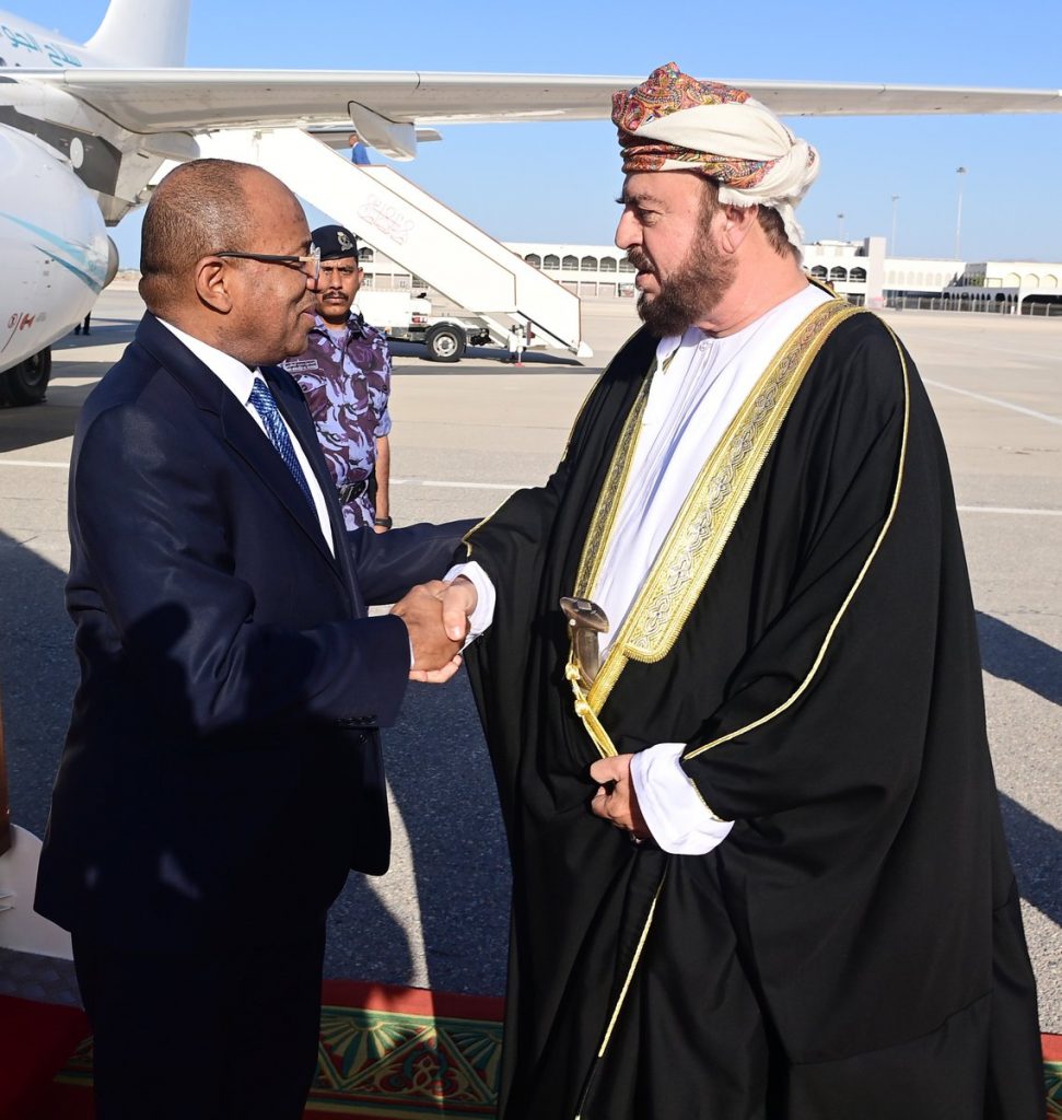 السلطان العماني يصل الهند في زيارة دولة تستغرق ثلاثة أيام 1 FeynyKnXkAEpzwl1702645623