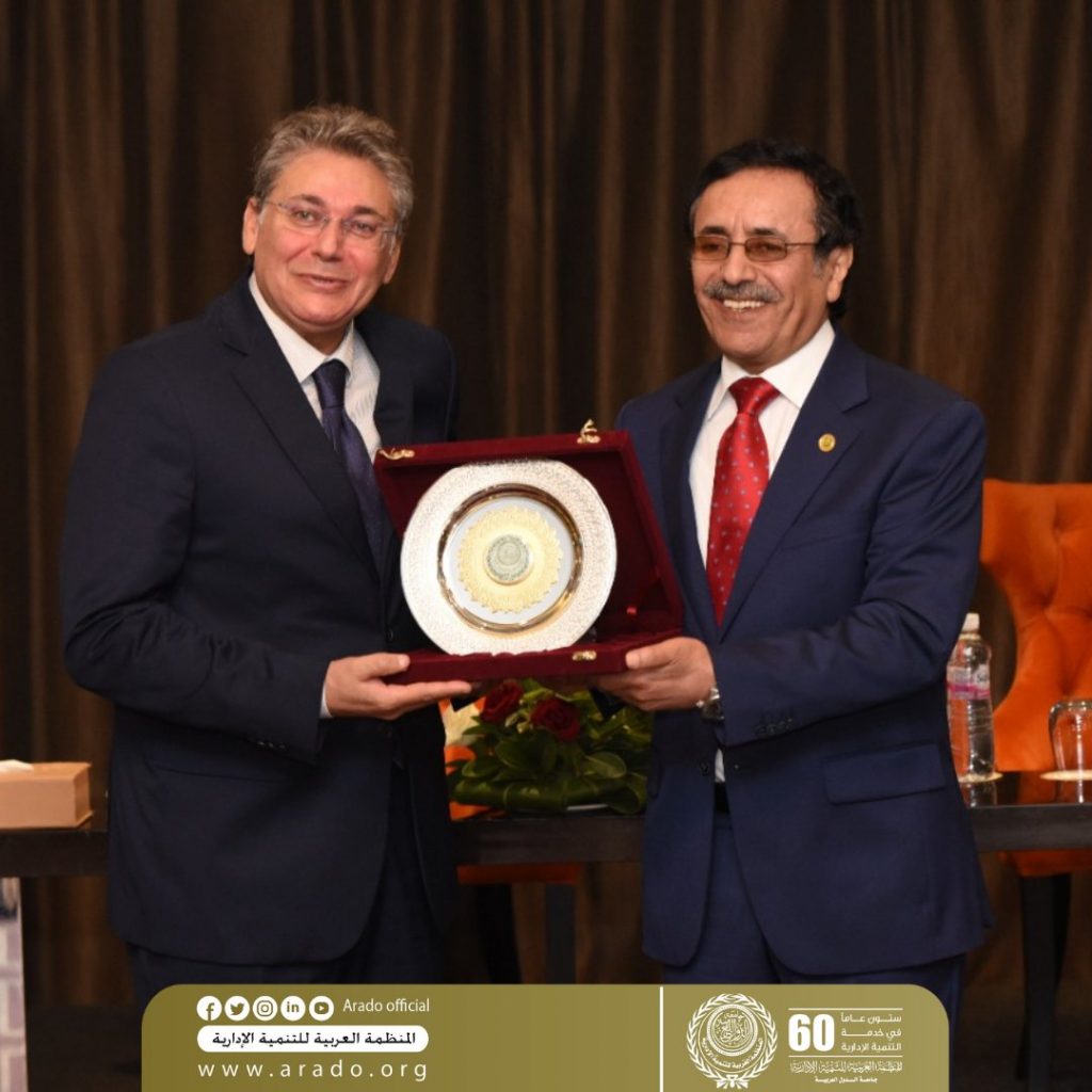 مدير المنظمة العربية للتنمية الإدارية: جائزة الشارقة في المالية العامة تسعى لنشر أفضل التجارب المالية بالدول العربية 1 FijU1VGXEAEYw5X1703427725