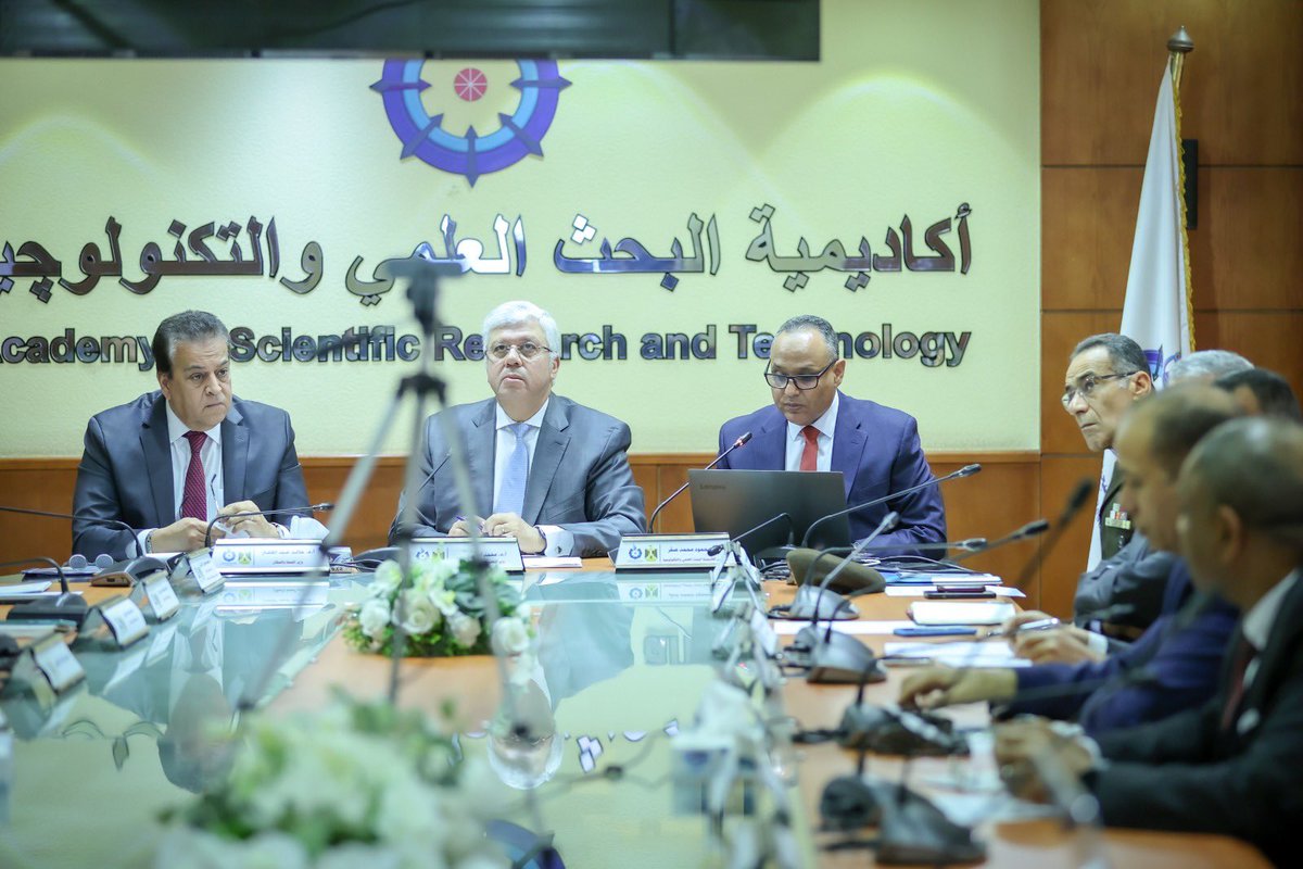 وزير الشباب ومستشار الرئيس لشئون الصحة يشهدان الاجتماع الوزاري الخاص بمشروع الجينوم المصري 1 Ftaz3f7X0AAHoKD1702583823