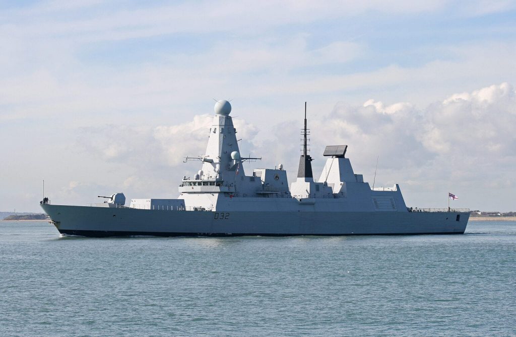 وزير الدفاع البريطاني: المدمرة "دايموند" تسقط ما يُشتبه بأنه مسيرة في البحر الأحمر 1 HMS Daring 1 1536x10051702733222