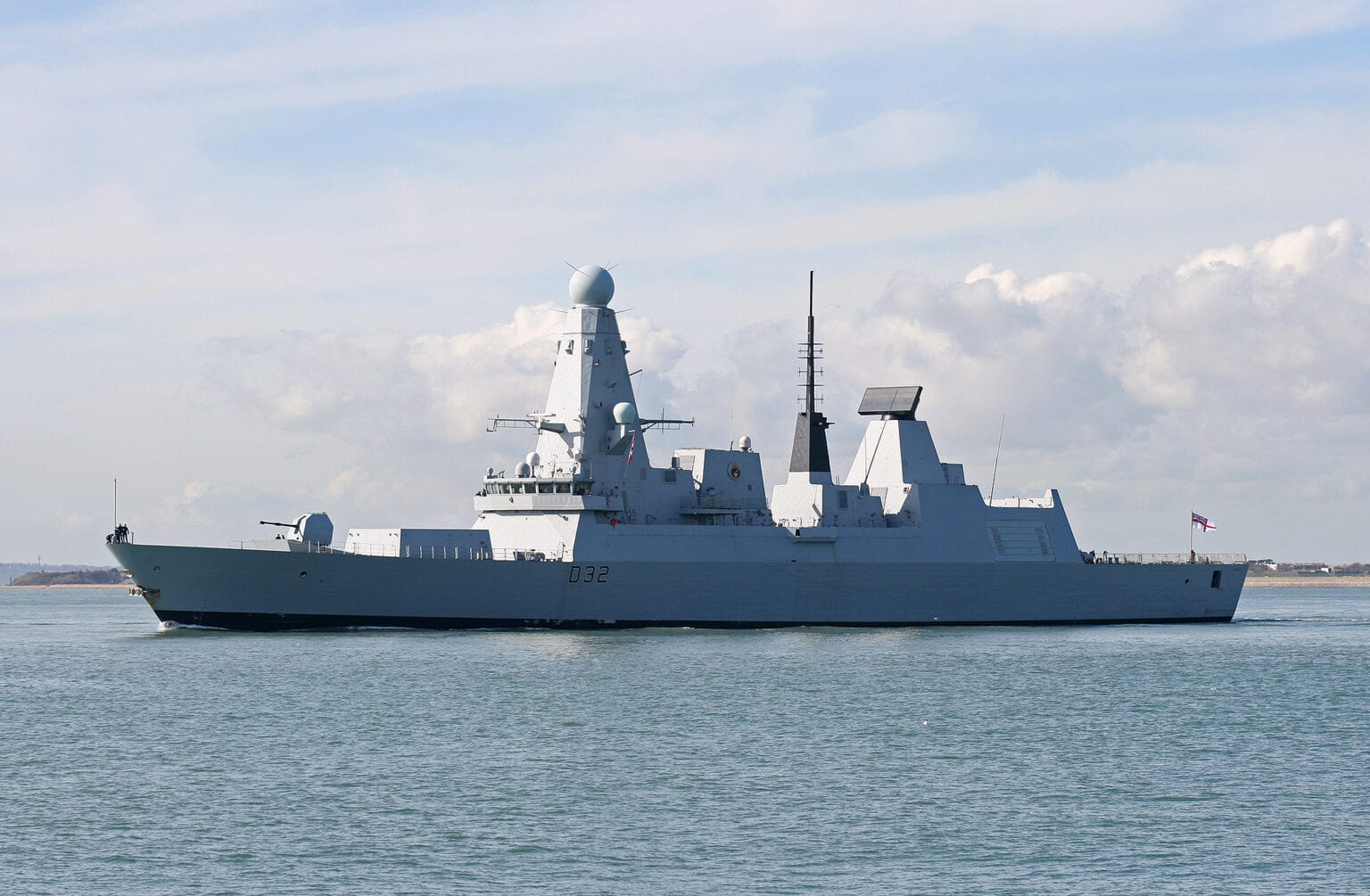 وزير الدفاع البريطاني: المدمرة "دايموند" تسقط ما يُشتبه بأنه مسيرة في البحر الأحمر 1 HMS Daring 1