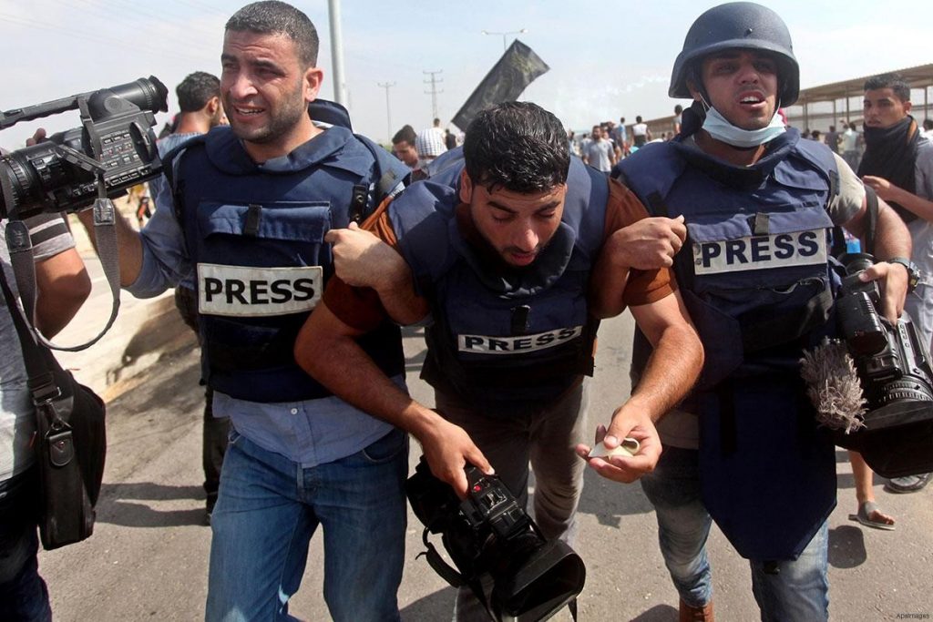 نقابة الصحفيين الفلسطينيين تطالب بملاحقة قانونية للاحتلال لاغتياله والد صحفي فلسطيني انتقاما 1 HZ0jc1702324083