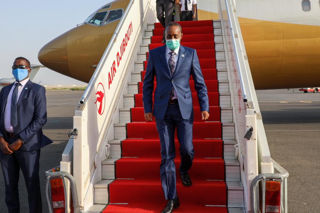 الرئيس الصومالي يتوجه إلى جيبوتي للمشاركة في المفاوضات بين حكومة بلاده وإدارة إقليم أرض الصومال 1 IMG ٢٠٢١٠٥١٤ ٢٠٤٤٣٥1703772666