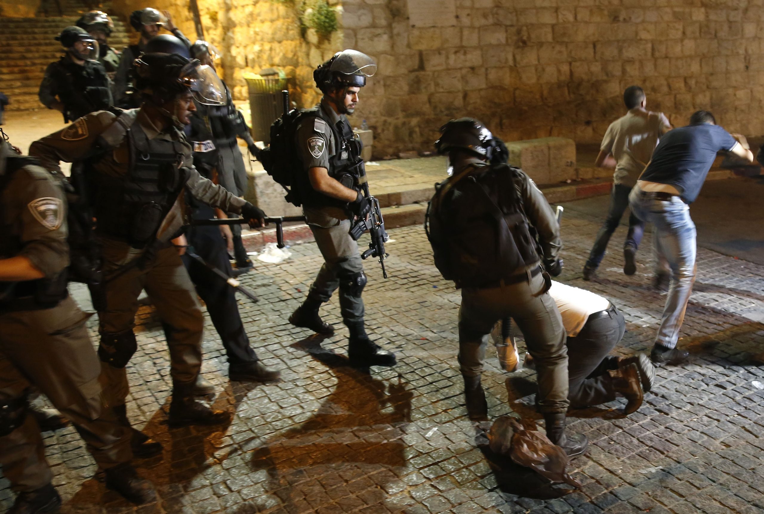 استشهاد طفل برصاص الاحتلال في رام الله.. وقوات كبيرة من جيش الاحتلال تقتحم "طولكـرم" 1 Q90hS1702761603 scaled
