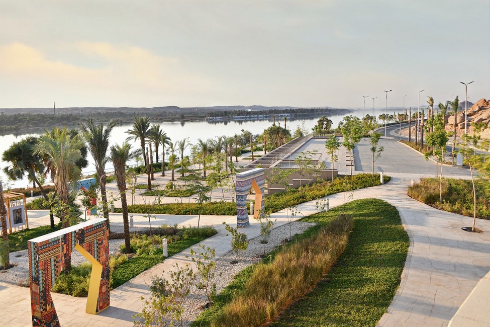 TouristRiverStrip NewAswan 031703158083