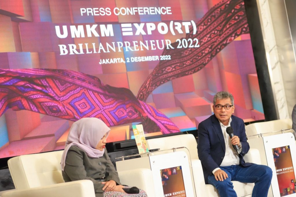 نشرة جلوبال (3): افتتاح معرض UMKM EXPO(RT) BRILIANPRENEUR 2023، وإشادة الرئيس Joko Widodo بمبادرة بنك راكيات إندونيسيا لدعم الشركات متناهية الصغر والصغيرة والمتوسطة 1 bri terus memperkuat komitmen membawa umkm indonesia go glob h9oy1702102504