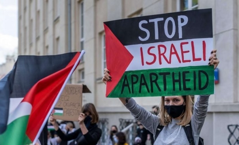مستشار الرئيس الفلسطيني: الإدارة الأمريكية يمكنها إيقاف العدوان على غزة بكلمة واحدة 1 bwfKA1702508583