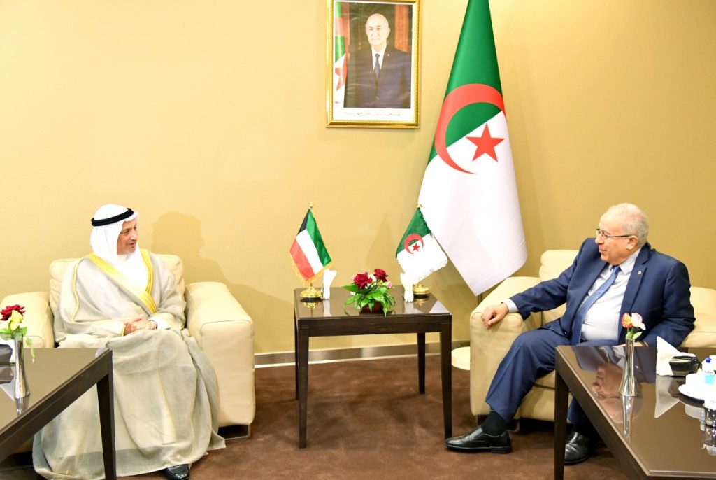 وزير الخارجية التونسي يبحث مع نظيره الجزائري سُبل دفع العلاقات بين البلدين 1 dca7f098 e69e 43c8 8ac2 f089ba758c1f1702894924