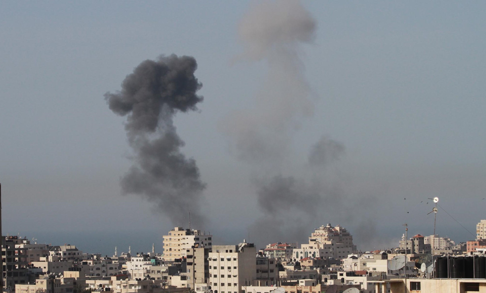 الاحتلال الإسرائيلي يقصف مُستشفى في خان يونس.. واستشهاد 17 فلسطينيًا جراء القصف المُستمر على غزة 1 eb8b7192 6498 4380 a94b 7782a4d32d621702160522