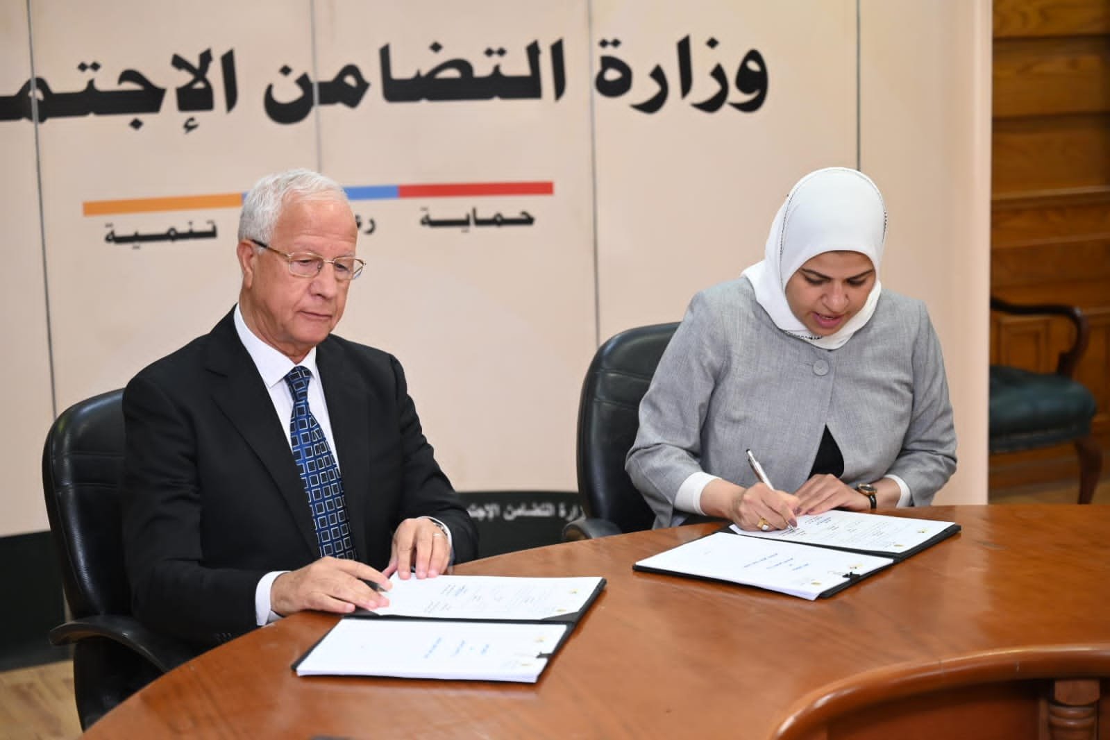 بروتوكول تعاون بين التخطيط والبريد لتنفيذ أنشطة التمكين الاقتصادي لمشروع تنمية الأسرة 1 elaosboa105931703761443