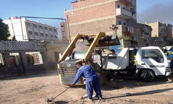 محافظ أسوان يوجه بتكثيف أعمال النظافة العامة للاحتفال بأعياد راس السنة الميلادية الجديدة 1 elaosboa194781703951522